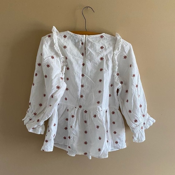 white cottage core floral embroidered blouse top - Picture 6 of 7